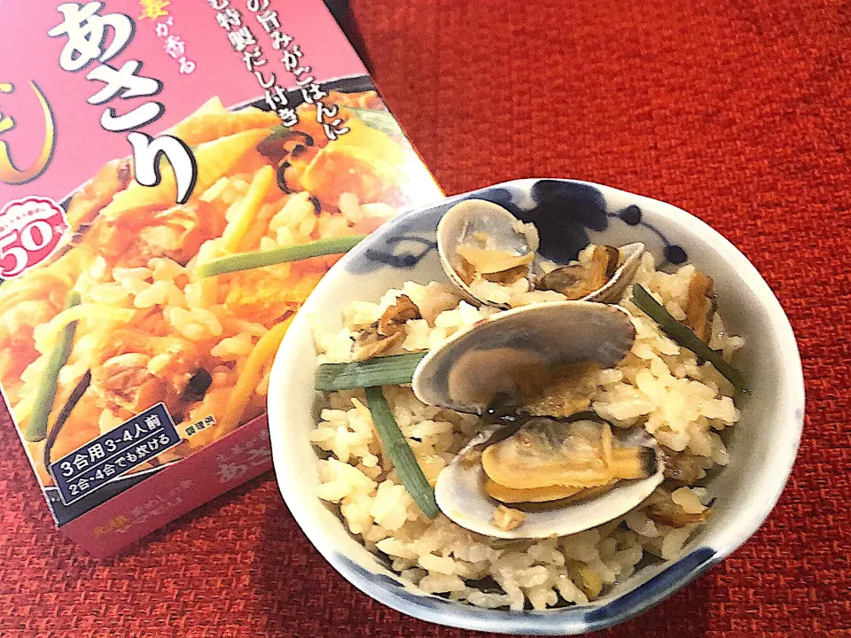 ヤマモリ あさり釜飯 あさりプラス。  ‥お昼のお弁当用に炊いたのですが、あまりの良い香りに旦那さんは今たべる！と。 私も味見♪しょうがが効いて美味しい😍‥|おさんどんさん