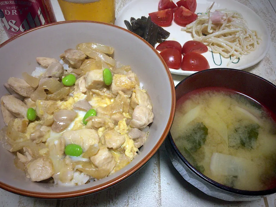 Snapdishの料理写真:今日の男飯絆(･w･)
親子丼&あやめ雪かぶとネギとワカメの味噌汁&アテは妹作ふきの煮物ともやしサラダ...♪*ﾟ|ひーちゃんさん