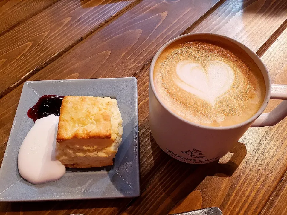 カプチーノとスコーン♪@SPOONBILL天王寺|omitsuさん