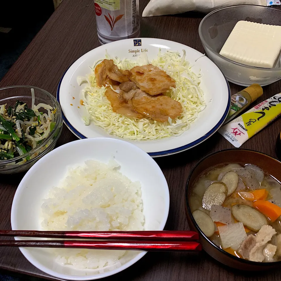 Snapdishの料理写真:#豚汁 #生姜焼き #もやしとほうれん草のごま和え|まきさん