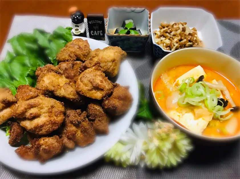 Snapdishの料理写真:ミッチ☆ママちゃんの唐揚げ&スンドゥブ&納豆&黒胡麻豆腐（╹◡╹）♡|バシュランさん