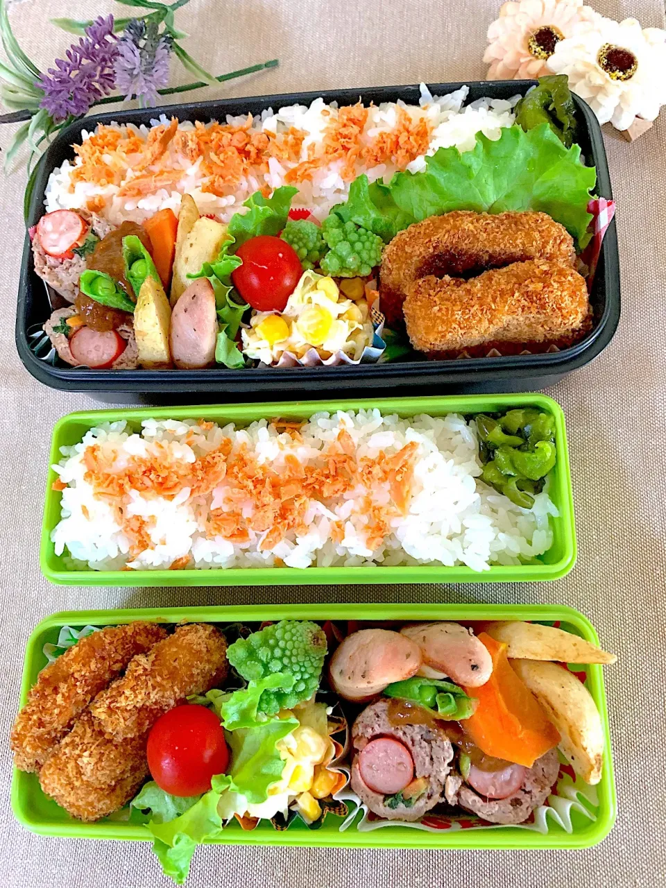 #お弁当  #男子部活お弁当。姉おまけお弁当。 
今日のお弁当
ミートローフのデミソース。キャベツとコーンのサラダ、ヘレかつ。|yukaさん