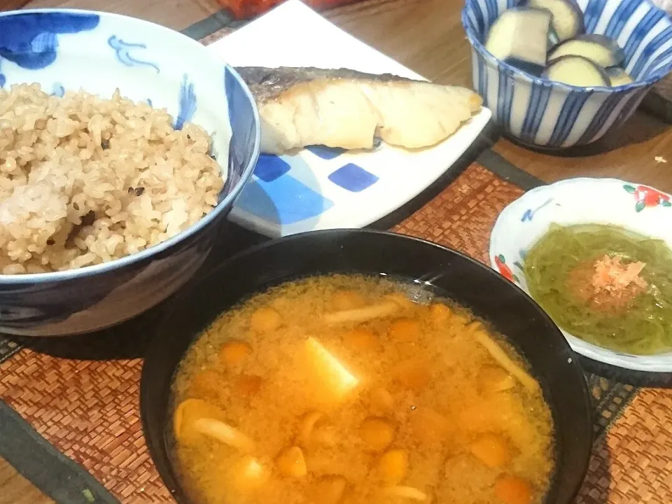 Snapdishの料理写真:タラの西京漬け&めかぶ&なめこと豆腐の味噌汁|まぐろさん