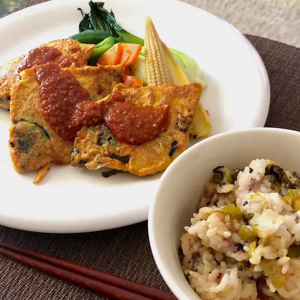 Snapdishの料理写真:サバのカレーピカタ、高菜混ぜご飯

 #oisix  #今日のランチ #サバ #混ぜご飯|ぴらこさん