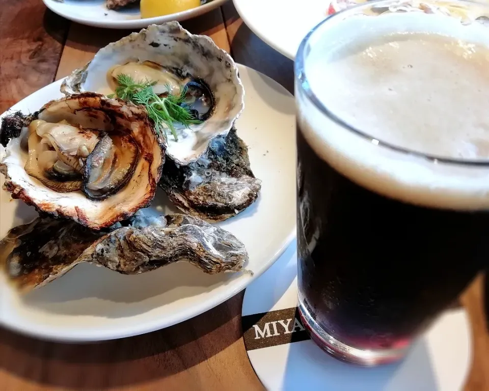 焼き牡蠣と蒸し牡蠣とオイスタースタウトビール|ヴェローナのパン屋さんさん