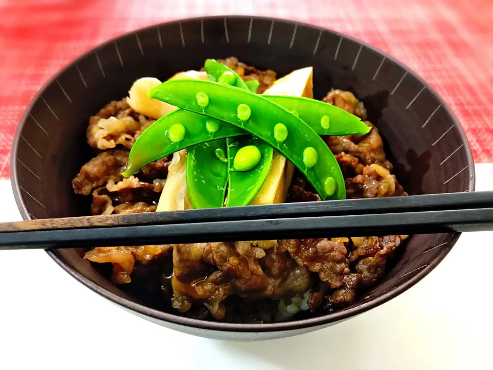 お昼は筍とスナップえんどう入りの焼肉丼。|mattさん