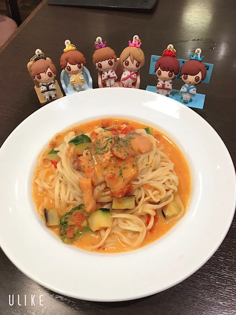 Snapdishの料理写真:サーモンとトマトクリームパスタ👑キンプリ|なぎさん