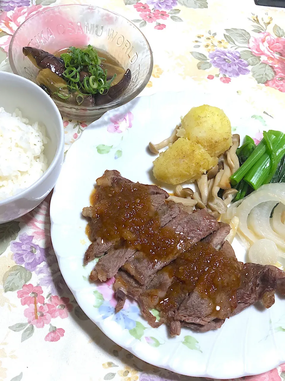 牛ステーキ🐂
茄子の煮浸し🍆
野菜たちは畑で採れたもの|高田 奈々さん