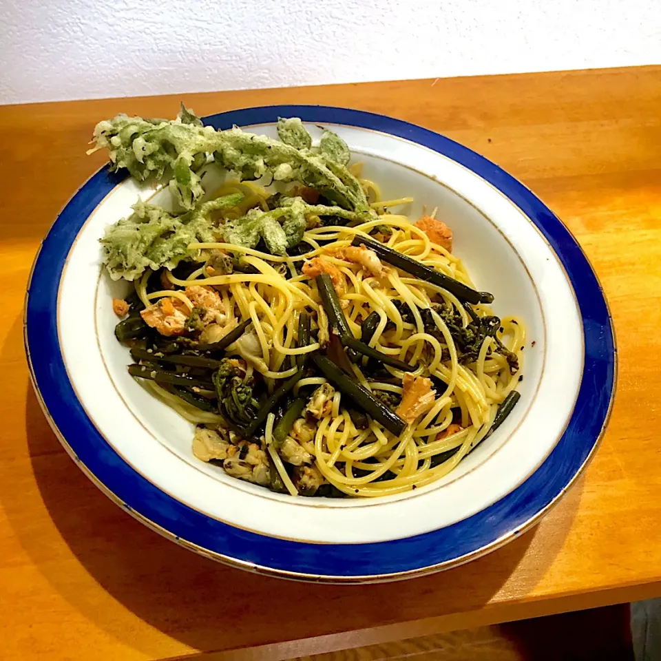 春の味覚 わらびと鮭とアサリの和風パスタ
タラの芽の天ぷら添え|田中章さん