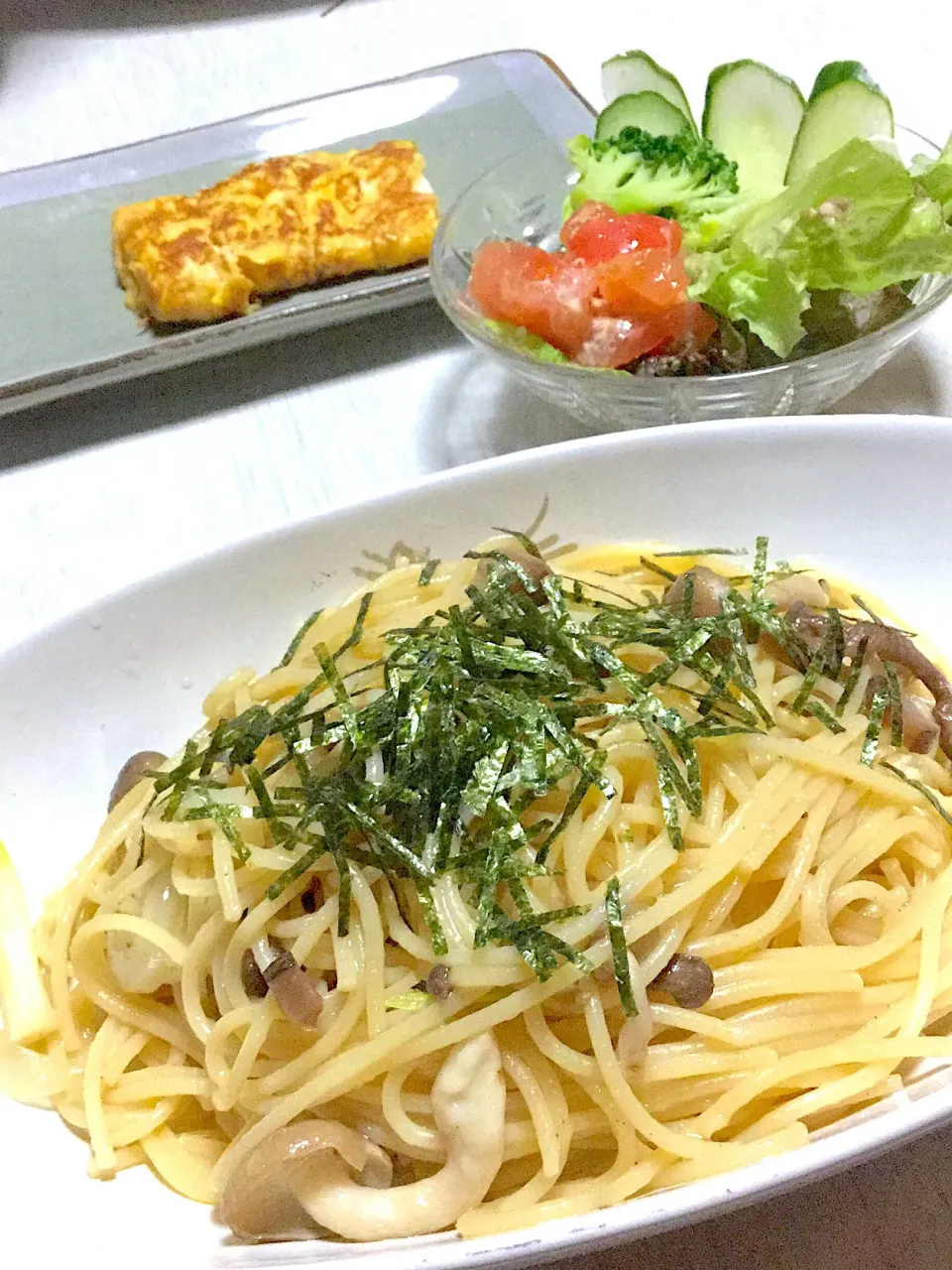 Snapdishの料理写真:和風きのこパスタ、サラダ|Ayaさん