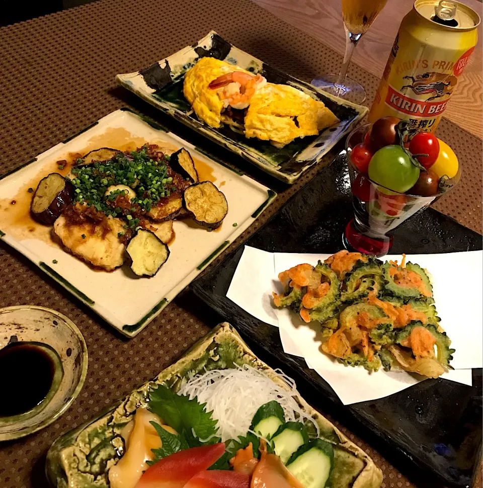 今夜の家飲み部  ゴーヤと桜海老の天ぷら 茄子と鶏胸肉のネギソース  上海焼きそばオムレツ|izunさん