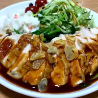 Snapdishの料理写真:鶏むね肉のトンテキ風ソテー|元惣菜屋ハラさん