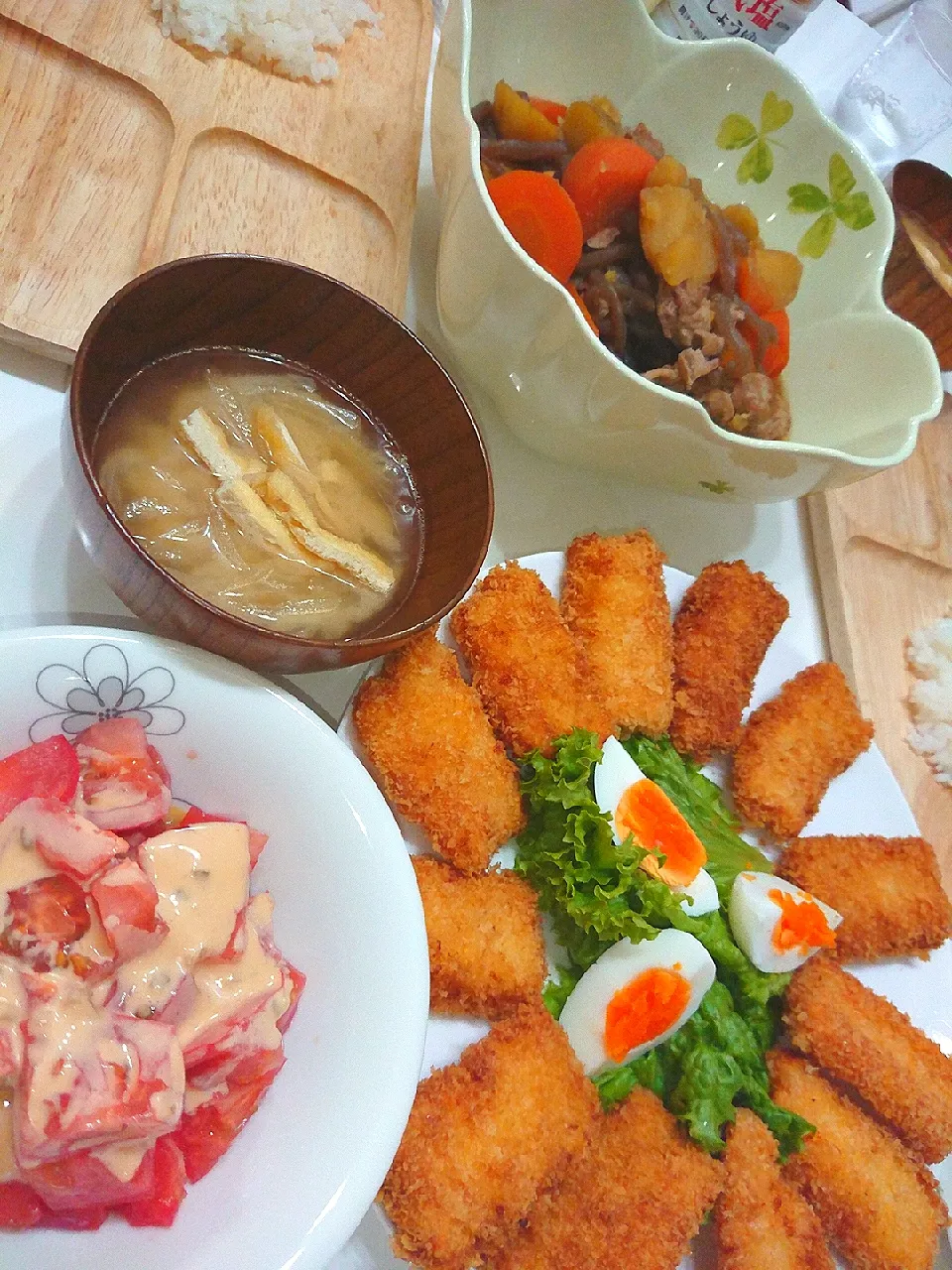 夕食(^ー^)
イカフライ
肉じゃが
トマトサラダ
お味噌汁(大根、油揚げ)|プリン☆さん