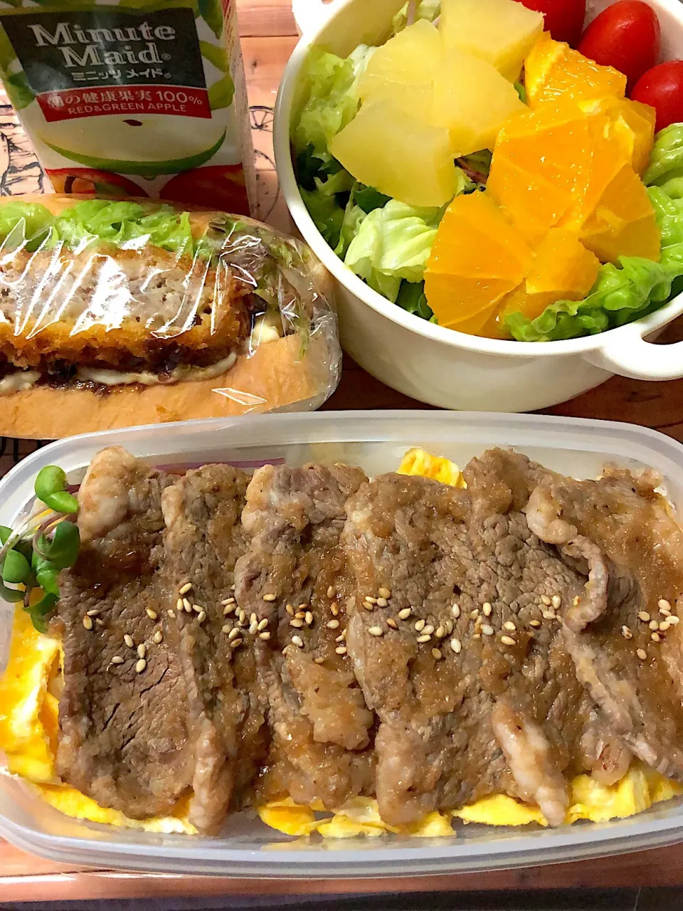 お弁当😋焼肉弁当🥗サラダ|harumakiさん