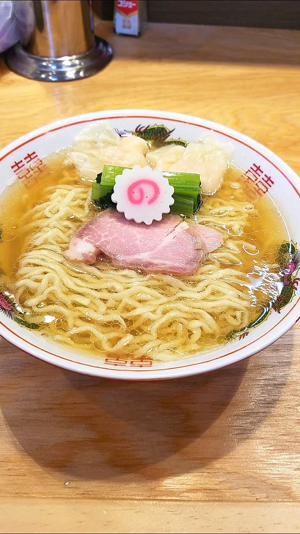 Snapdishの料理写真:白だしラーメン　海老ワンタン|nobさん