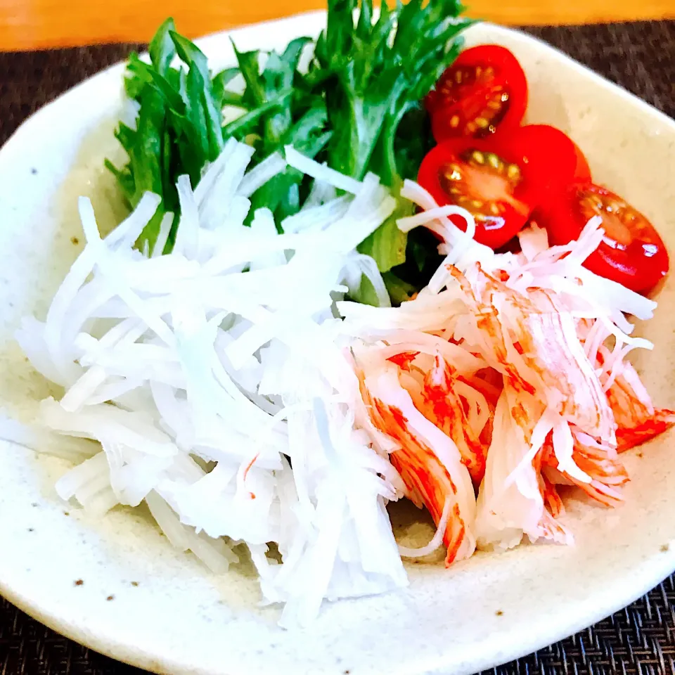 野菜サラダ🥗
味噌バター焼うどんと一緒にサラダも食べよう
ドレッシングは"すりおろし玉ねぎドレッシング"
#野菜サラダ|あお♡あおさん