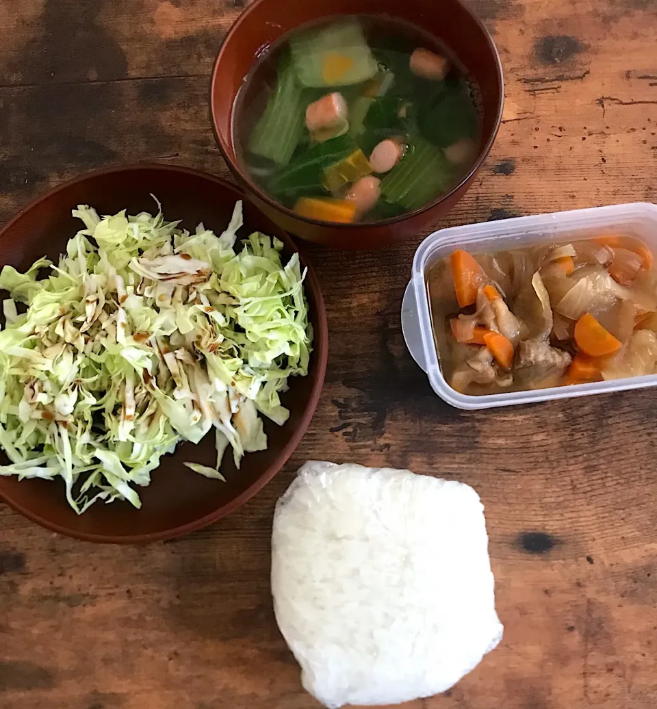 ズボラ男子の料理成長記 鶏肉玉ねぎ人参の煮物 野菜スープ(チンゲンサイ入り) サラダ|ズボラさん