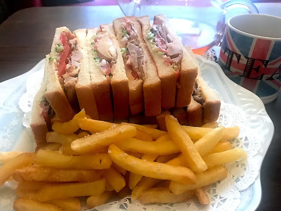 🥪アメリカンクラブハウスサンド🥪   トリュフポテト添え🥙🥙🥙|うさぎママ🍷さん