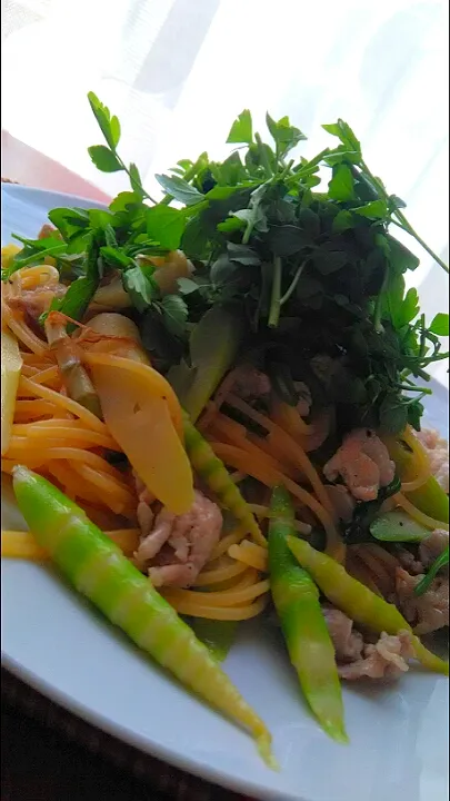 採れたてネマガリダケと芹と豚肉のパスタ😋🍝💕|アイさん