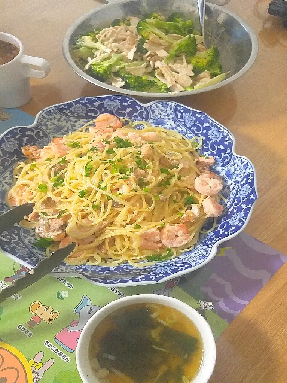 Snapdishの料理写真:☆海老、たらこ、鮭のクリームパスタ＊ブロッコリーと胸肉の胡麻ソース和え＊若芽スープ|ｼｮｺﾗさん