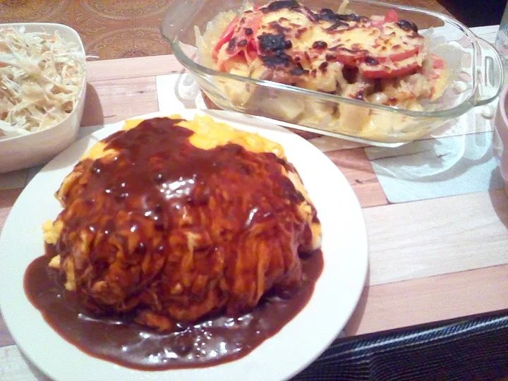 オムライスとポテトチキントマトのチーズ焼き|舞羅さん