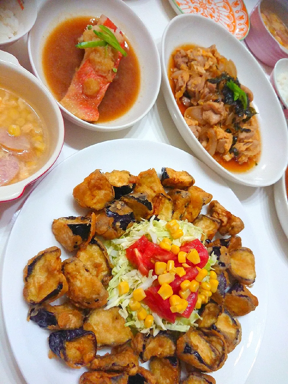 夕食(^ー^)
親子丼(の具)
ナスの唐揚げ
金目鯛の中華風みぞれ煮
サラダ
スープ(コーン、ウインナー、卵)|プリン☆さん