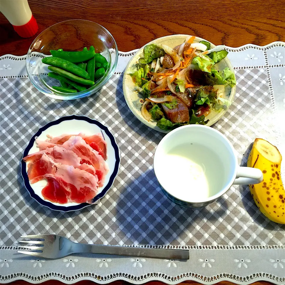 鰤刺身でカルパッチョ、海老フリッター、
スナップエンドウ、茄子と厚揚げの照り煮
イカリング、ビール、常備菜|yakinasuさん