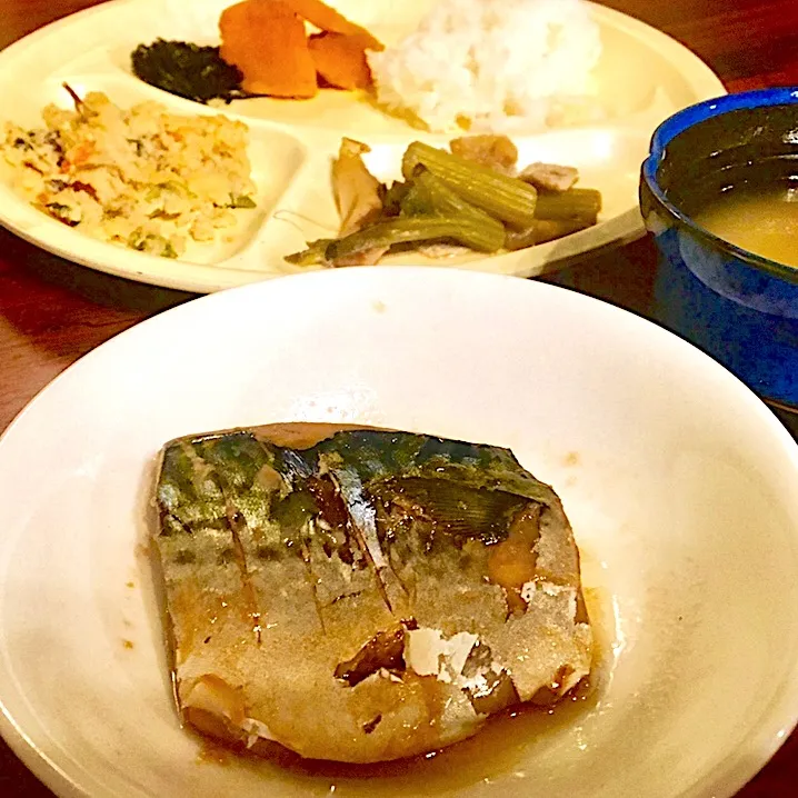 晩ごはん⭐️⭐️⭐️
鯖の煮付け  かぼちゃ煮  フキと揚げの煮物  おからの煮物  昆布佃煮  みそ汁|ぽんたさん