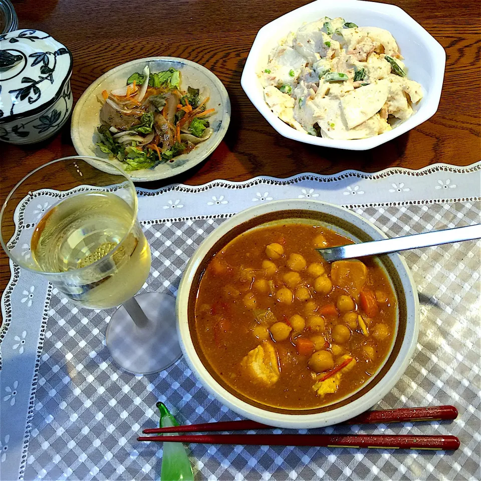 ひよこ豆のカレー煮込み、ワイン
蕪、スナップエンドウ、ツナの胡麻マヨサラダ|yakinasuさん