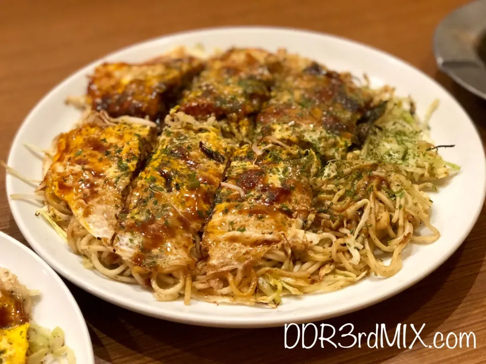 Snapdishの料理写真:ふみちゃんでそば肉玉|ddr3rdmixさん