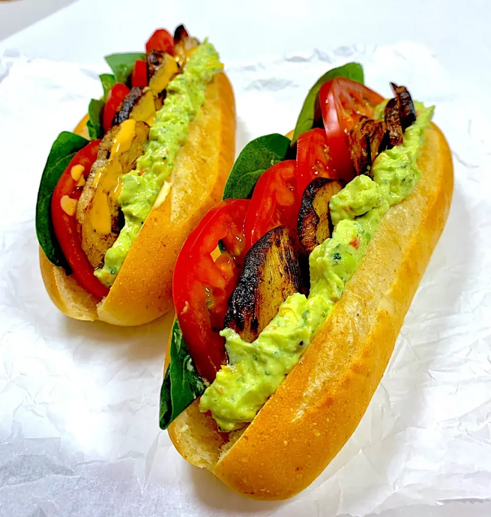 Grilled Chicken & Guacamole Po’ Boy|gonbenさん