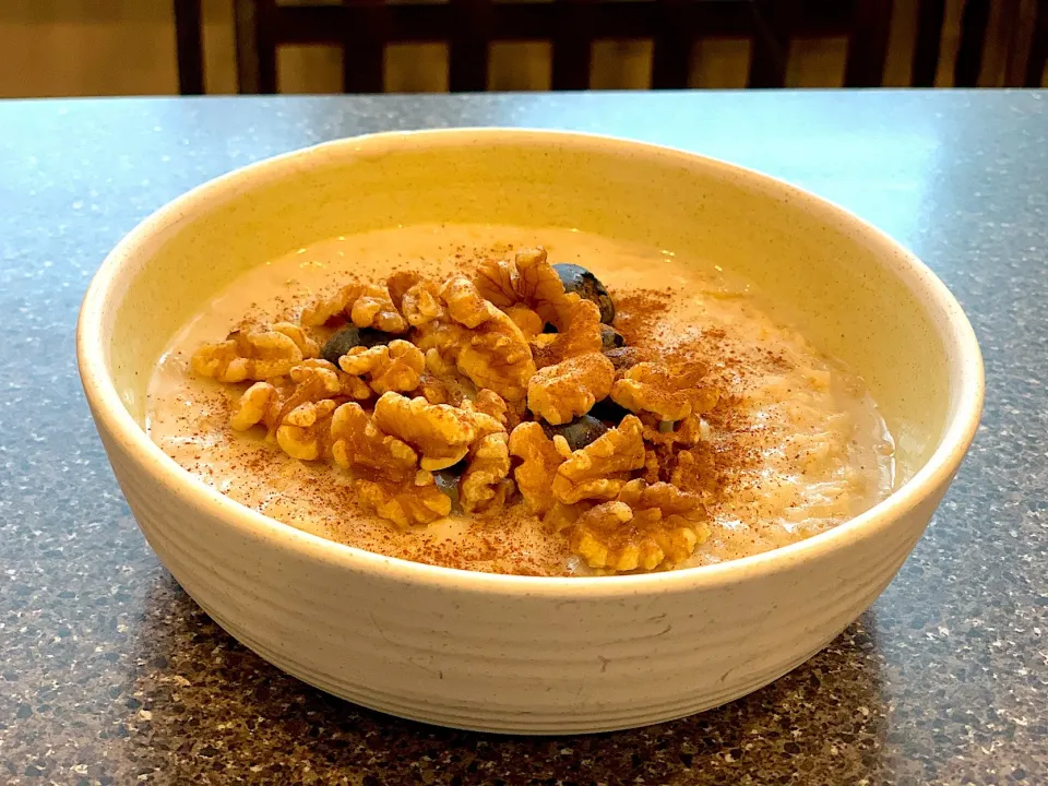 Oatmeal, almond milk, walnuts and cinnamon 😋👍|FitMomDoc19さん