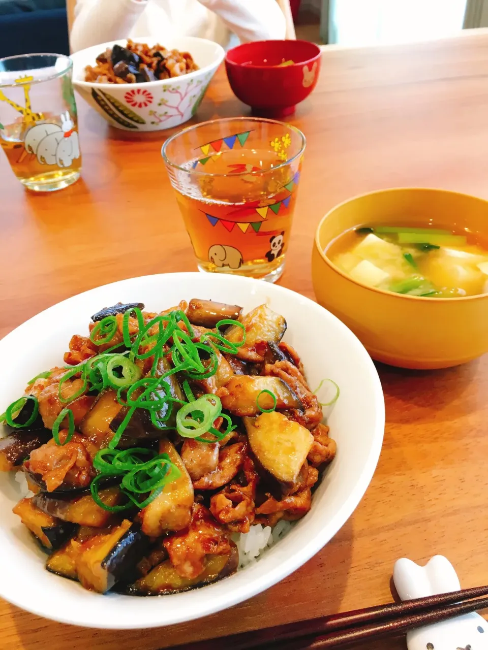 Snapdishの料理写真:豚肉と茄子の味噌炒め丼🍆|acoyaさん