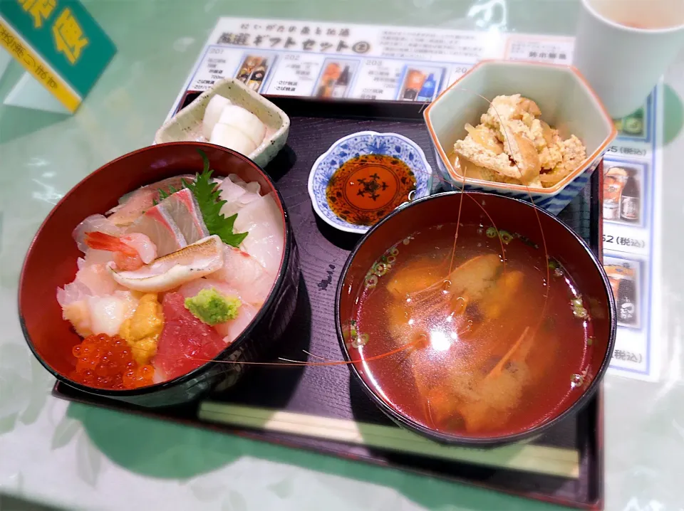 朝ごはんは市場で海鮮丼|Takeshi  Nagakiさん