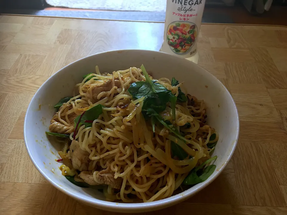 Snapdishの料理写真:夜勤明けカレーとコチュジャンの出会い〜和え麺(焼きそば麺使用)|Tarou  Masayukiさん