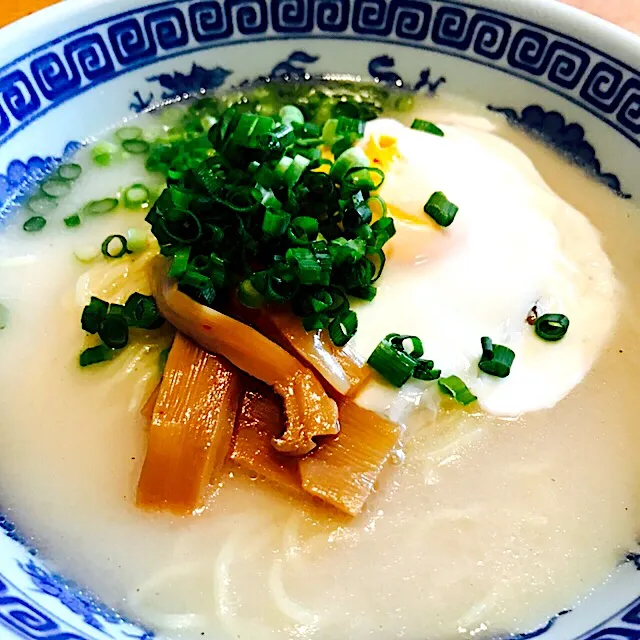 寿がきやラーメン🍜
メンマとレンチン目玉とねぎのっけて❣️
お店と同じ味💕
#寿がきやラーメン|あお♡あおさん