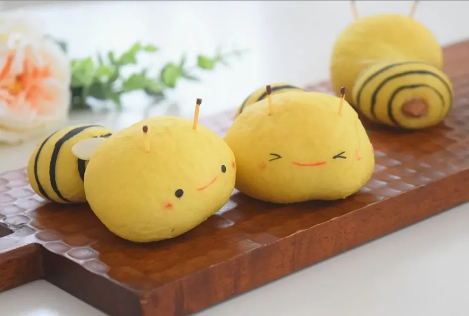 おしりぷっくり♪みつばちパン。|ぷちみみんさん