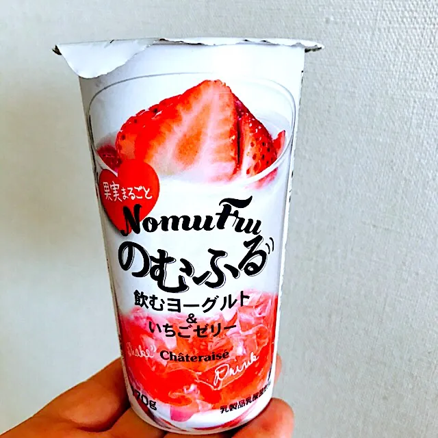 のむふる
飲むヨーグルト&いちごゼリー🍓|あお♡あおさん