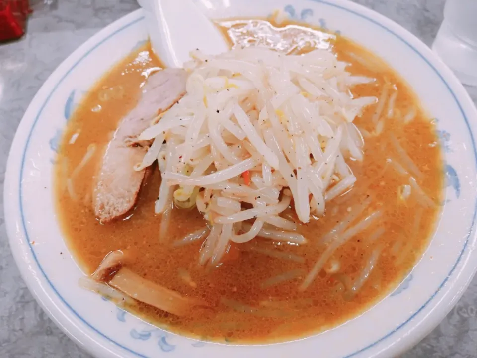 Snapdishの料理写真:味噌もやしラーメン　福屋|ますおさん