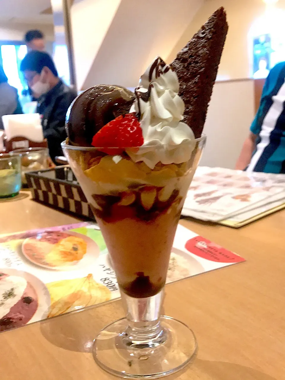 strawberry brownie parfait|Carlo Baquiranさん