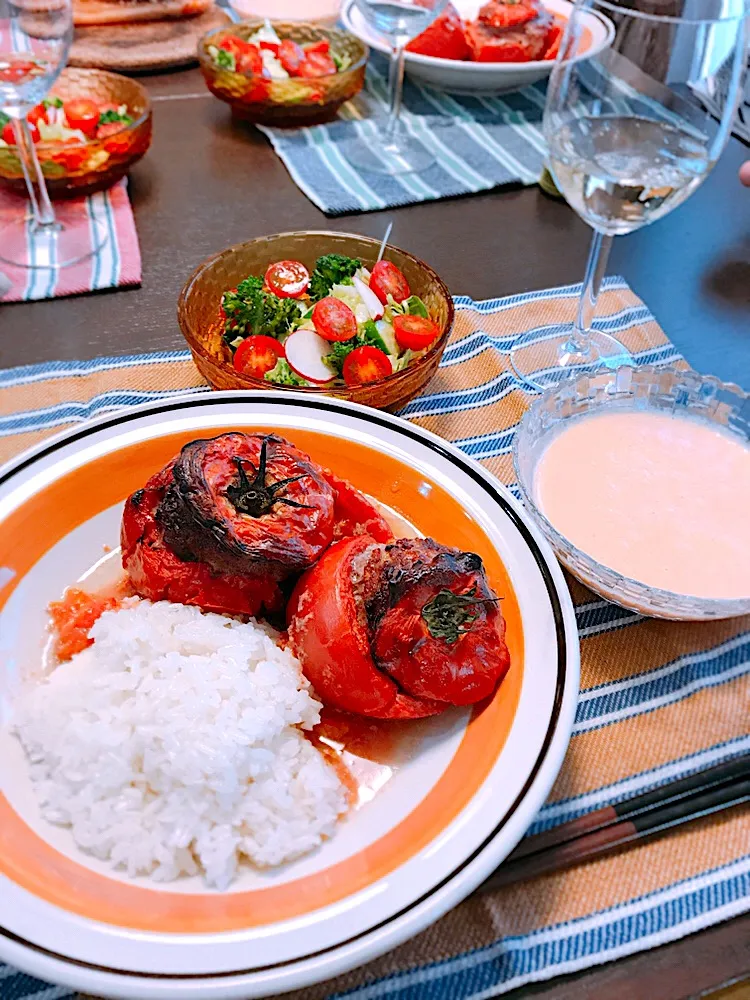 トマトのファルシーとトマトのポタージュ🍅
トマトづくし🍅|Atsukoさん