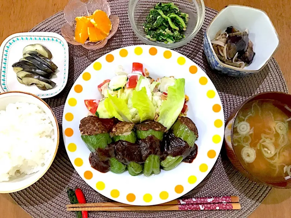 Snapdishの料理写真:丸ごとピーマンの肉詰め定食|ゆうかさんさん