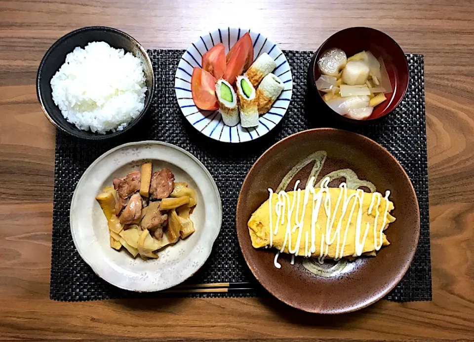 鶏とタケノコの煮物＊タケノコのお吸い物＊卵焼き＊ちくわきゅうりとトマト＊白米＊|Aya.SanSun☺︎さん