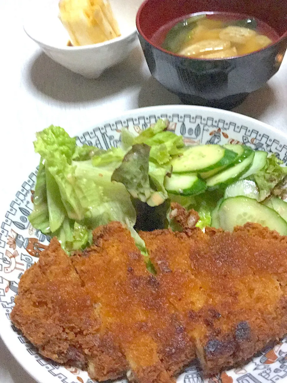 Snapdishの料理写真:和風おろしポン酢トンカツ、サラダ、ほうれん草のお味噌汁、山芋の短冊切り|Ayaさん