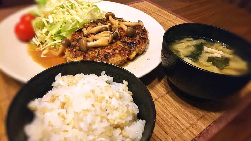 豚ハンバーグ定食～
の晩ごはん✨|kaz(*･ω･)さん