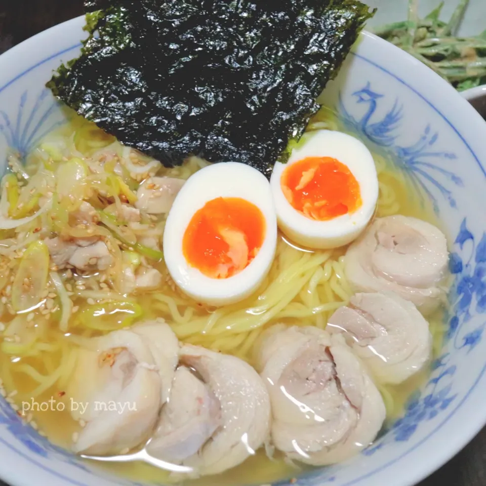 Snapdishの料理写真:めるぼさんの料理 鶏かつお塩ラーメン|まゆさん