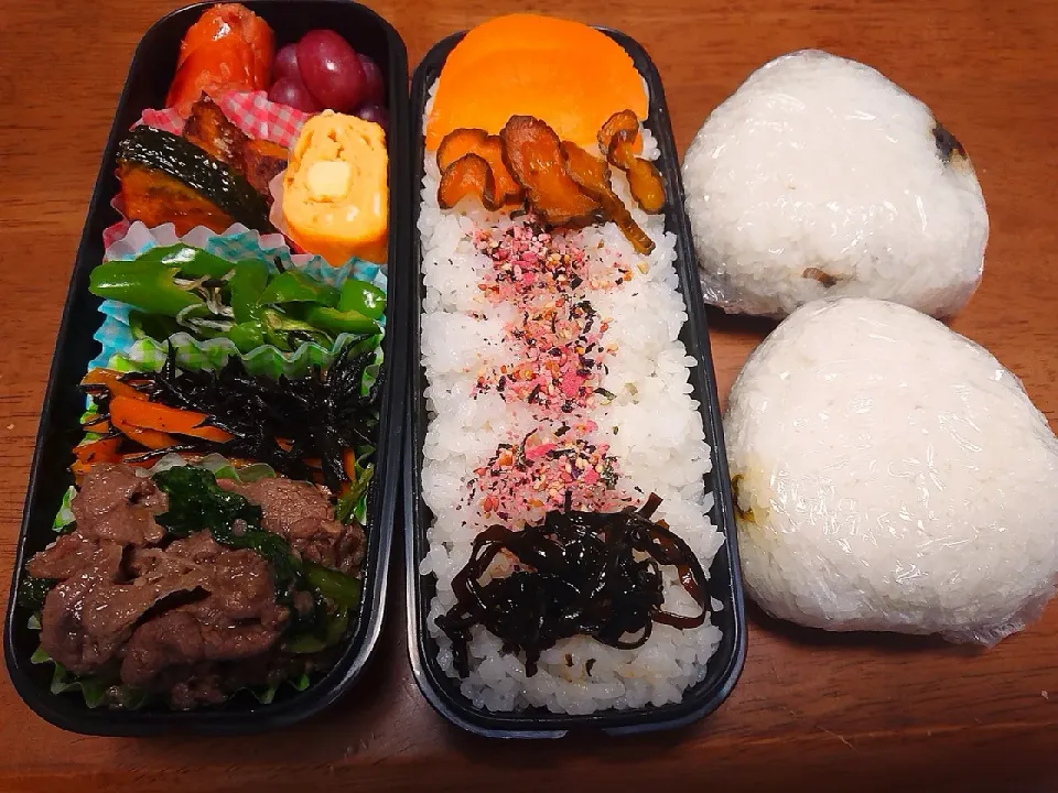 息子のお弁当

＊ご飯(味噌漬け、ふりかけ、昆布)
＊チーズ入り出し巻き卵
＊ぶどう
＊プルコギ
＊ピーマンと塩昆布ちりめん和え
＊人参とひじきの煮付け
＊かぼちゃ
＊ウインナー
＊捕食おにぎり(昆布、高菜)|秀美«シュウビ»さん