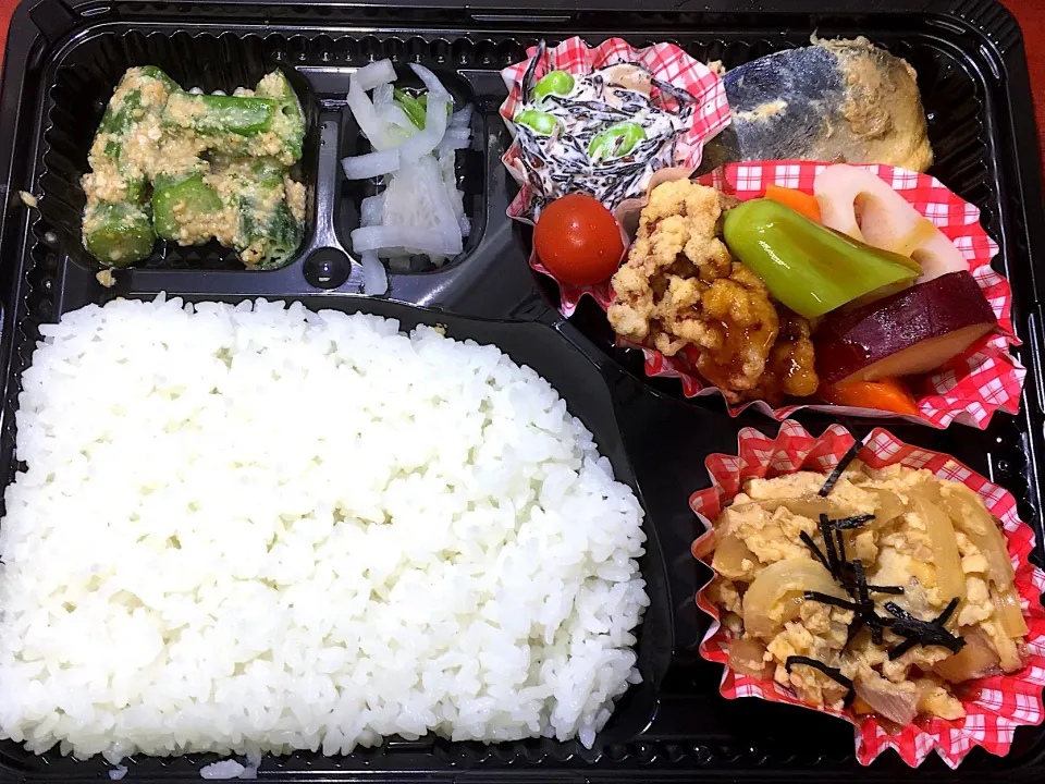 Snapdishの料理写真:アジの生姜煮 日替わり弁当 宅配ランチ 豊川市配達|Naokazu Kuritaさん