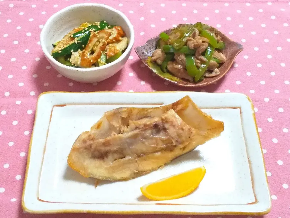 #マグロカマの塩焼き #胡瓜と竹輪のオイスター炒め #豚肉の青椒肉絲風|ゆぴさん