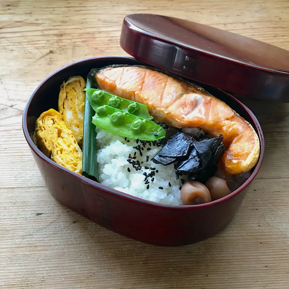 Snapdishの料理写真:今日のお弁当‼︎ 13 May
 #お弁当  #弁当  #lunchbox  #お弁当の記録  #鮭弁当  #土鍋炊きごはん  #シンプルなお弁当  #柴田慶信商店|Yoshinobu Nakagawaさん